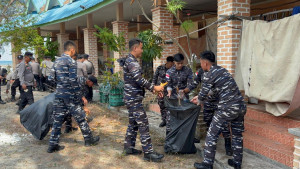 Komitmen Lanal Bintan Dalam Membangun Hubungan Yang Harmonis Dengan Masyarakat Dalam Menciptakan Lingkungan Bersih