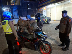 Jaga Jakarta On The Spot, Polsek Bekasi Barat Gelar Razia Stasioner dan Patroli Antisipasi Tawuran serta Kejahatan Jalanan
