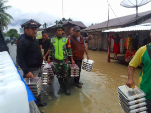 Prajurit Kodam IM Sigap Selamatkan Warga Aceh dari Banjir dan Longsor