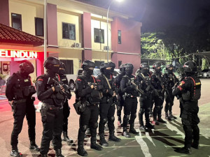 Respon Cepat Brimob Polda Metro Jaya Amankan Pelaku Penyerangan Warga di Cikarang Pusat