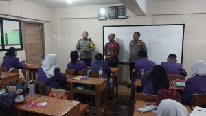 Polsek Pademangan Gelar Police Go To School, Tanamkan Anti Tawuran, Narkoba, dan Bijak Bermedsos