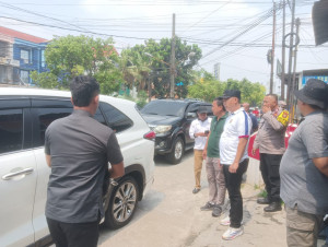 Bhabinkamtibmas Kelurahan Medansatria Dampingi Kunjungan Wali Kota Bekasi, Bahas Penanganan Banjir
