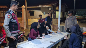 Patroli Malam Jakarta On The Spot, Polsek Kepulauan Seribu Selatan Bangun Kesadaran Warga Manfaatkan Layanan Polisi 110