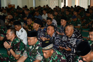 Komandan Beserta Prajurit Lanal Bandung Hadiri Doa Bersama Memperingati HUT Ke 80 Kemerdekaan RI Tahun 2025