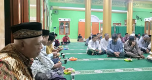 Jalin Kedekatan dengan Tokoh Masyarakat, Bhabinkamtibmas Polsek Pademangan Hadiri Peringatan Maulid Nabi