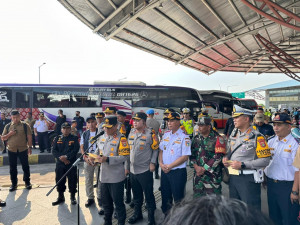 Kapolda Metro Jaya Cek Terminal Pulogebang, 6.812 Personel Disiagakan Amankan Lebaran