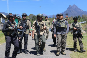 Kaops Damai Cartenz-2026 Tinjau Pos Satgas Kepolisian Ops Damai Cartenz di Sinak, Perkuat Pendekatan Humanis Bersama Masyarakat
