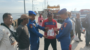 Patroli Dialogis Satpolairud Polres Kepulauan Seribu Melalui Jakarta On The Spot, Sosialisasikan Keselamatan Laut dan Layanan Polisi 110 kepada Wisatawan