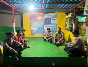 Patroli Malam Jakarta On The Spot, Polsek Kepulauan Seribu Selatan Sambangi Wisatawan dan Sosialisasikan Layanan Polri 110