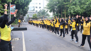 Polwan Polda Metro Jaya Rayakan Hari Kartini dengan Olahraga dan Aksi Bersih Lingkungan
