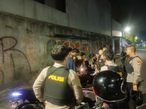 Jaga Jakarta, Jaga Bekasi On The Spot Tim Beruang Polres Metro Bekasi Kota Patroli Malam: Sisir Jalur Rawan Kriminalitas Lintas Kecamatan