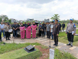 Polsek Pademangan Gelar Pemakaman Kedinasan untuk AIPTU Sugiarto