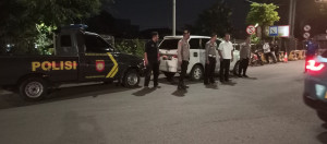 Polsek Bekasi Barat Gelar Patroli Skala Besar, Pastikan Kepatuhan Jam Operasional dan Antisipasi Tawuran