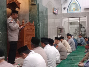 Taraweh Keliling, Polsek Cilincing Perkuat Sinergi dan Sampaikan Pesan Kamtibmas di Sukapura