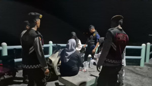 Patroli Malam Jakarta On The Spot, Polsek Kepulauan Seribu Selatan Perkuat Komunikasi Kamtibmas Lewat Sosialisasi Layanan Polisi 110
