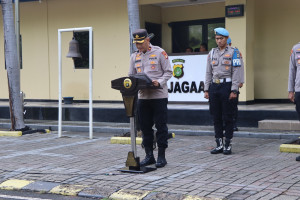 Wakapolres Kepulauan Seribu Pimpin Apel Pagi di Marina Ancol, Tekankan Disiplin dan Kesiapsiagaan Personel