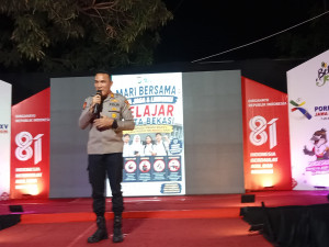 Kapolsek Bekasi Barat Sosialisasikan Maklumat Kapolres kepada Warga Jakasampurna
