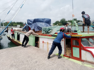 Respon Cepat Pengaduan Melalui 110, Polres Kepulauan Seribu Tindaklanjuti KM Bimo Ruci Terombang-ambing di Perairan Pulau Laki