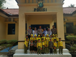 Polsek Kepulauan Seribu Selatan Kenalkan Profesi Kepolisian kepada Siswa TK/RA Al-Ishlah Islamiyah Pulau Tidung