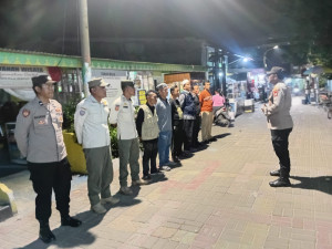 Patroli Malam Gabungan, Polsek Kepulauan Seribu Selatan Intensifkan Sosialisasi Layanan 110 dan Antisipasi Gangguan Kamtibmas