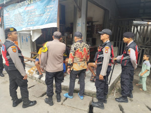 Patroli Jalan Kaki Polsek Pademangan Perketat Pengawasan di Kawasan Budi Mulia