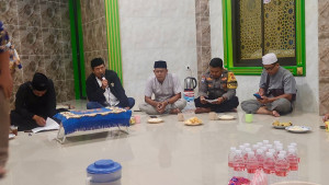 Bhabinkamtibmas Ajak Warga Pademangan Barat Jaga Kamtibmas Lewat Pengajian Rutin Majelis Tawasul