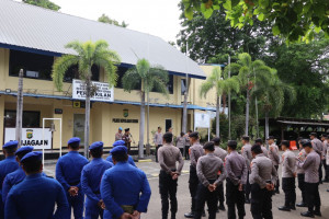 Anggota Polres Kepulauan Seribu Dapat Siraman Rohani dari Ustaz Helga Arfian, Kapolres : Iman Kuat Kinerja Hebat