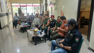 Polsek Bekasi Barat Gelar Nobar Piala Dunia, Pererat Sinergi Bersama TNI, DPRD dan Masyarakat