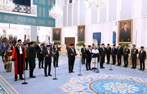 Panglima TNI Hadiri Pengucapan Sumpah Hakim Konstitusi, Pelantikan Anggota Ombudsman RI dan Pelantikan Duta Besar  RI