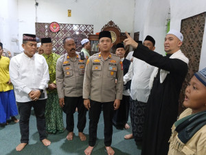 Kapolsek Pademangan Jalin Silaturahmi dengan Tokoh Agama di Masjid Kramat Kampung Bandan