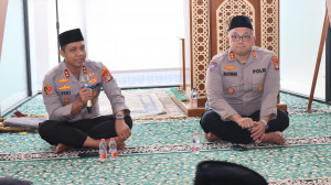 Jumat Curhat di Masjid Al Fattah, Wakapolres Tangerang Ajak Warga Cegah Tawuran dan Kejahatan Anak