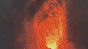 Prabowo Imbau Masyarakat Tetap Tenang dan Waspada Hadapi Aktivitas Gunung Anak Krakatau
