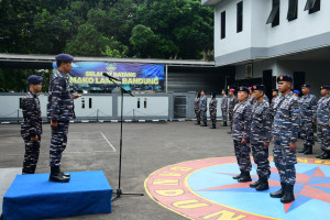 Komandan Lanal Bandung Pimpin Upacara Kenaikan Pangkat Perwira, Bintara dan Tamtama Lanal Bandung