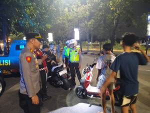 Jaga Jakarta On The Spot : Polsek Bekasi Barat Gelar Razia dan Patroli Antisipasi Kejahatan Jalanan