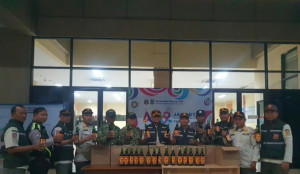 Satpol PP Tanjung Priok Sita 85 Botol Miras dalam Operasi Pekat Ramadhan