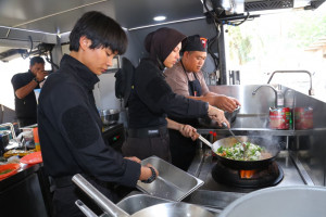 Hari ke-6 Latsitardanus 2026, Taruna Akpol Masak di Dapur Lapangan untuk Ratusan Warga Aceh Tamiang