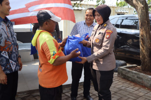 Polres Kepulauan Seribu Gelar Jakarta On The Spot Jumat Peduli Bersama Komunitas Sabuk Kamtibmas, Perkuat Sinergi Ojol dan Nelayan