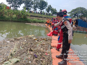 Mayat Pria Tanpa Identitas Ditemukan Mengambang di Kali BKT Rorotan Cilincing