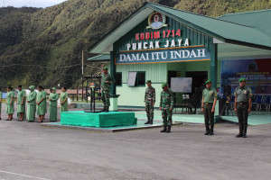 Kodim 1714/Puncak Jaya Gelar Upacara Korps Kenaikan Pangkat Bintara