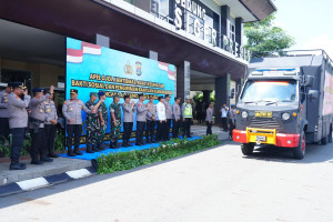 Polri All-Out Tangani Krisis Sumatera: Wakapolri Lepas Bantuan Kemanusiaan Polda Lampung