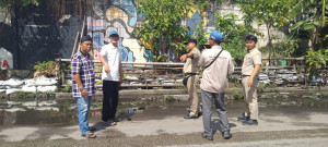 Lurah Kalibaru Tinjau Jalan Kalibaru Barat Satu, Banjir Jadi Perhatian Serius Pemerintah