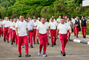 Olahraga Bersama Panglima TNI Ajak Prajurit dan PNS TNI Jalani Pola Hidup Sehat