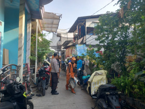 JAGA JAKARTA+, Polisi Bersama Warga Kerja Bakti, Perkuat Kebersihan Lingkungan dan Kamtibmas di Kamal Muara