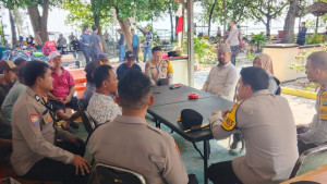 Kapolres Kepulauan Seribu Gelar Jumat Curhat di Pulau Untung Jawa, Ajak Warga Jaga Kamtibmas dan Manfaatkan Layanan 110