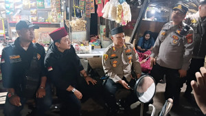 Berikan Rasa Aman kepada Masyarakat, Kapolsek Bekasi Barat Pimpin Patroli