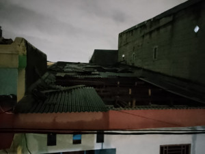 Angin Kencang Terjang Kalibaru, Atap Rumah dan Sekolah Rusak