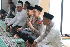 Jumat Curhat di Masjid Al-Fattah, Polisi Ajak Orang Tua Awasi Anak