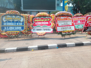 Apresiasi Mengalir di HUT Bhayangkara ke-80, Polres Metro Jakarta Utara Dipenuhi Karangan Bunga