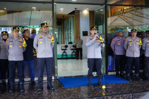 Polres Metro Jakarta Utara Gelar Apel Pagi dan Lepas BKO Brimob Kalimantan Barat