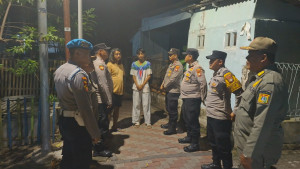 Polsek Kepulauan Seribu Selatan Tingkatkan Patroli Malam, Edukasi Warga Manfaatkan Layanan 110 dan Barcode Pengaduan